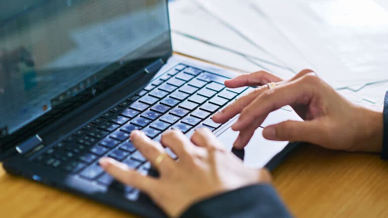 「プレスキット」とは?広報担当者が知っておきたい作り方・必要な7つの項目や事例を紹介