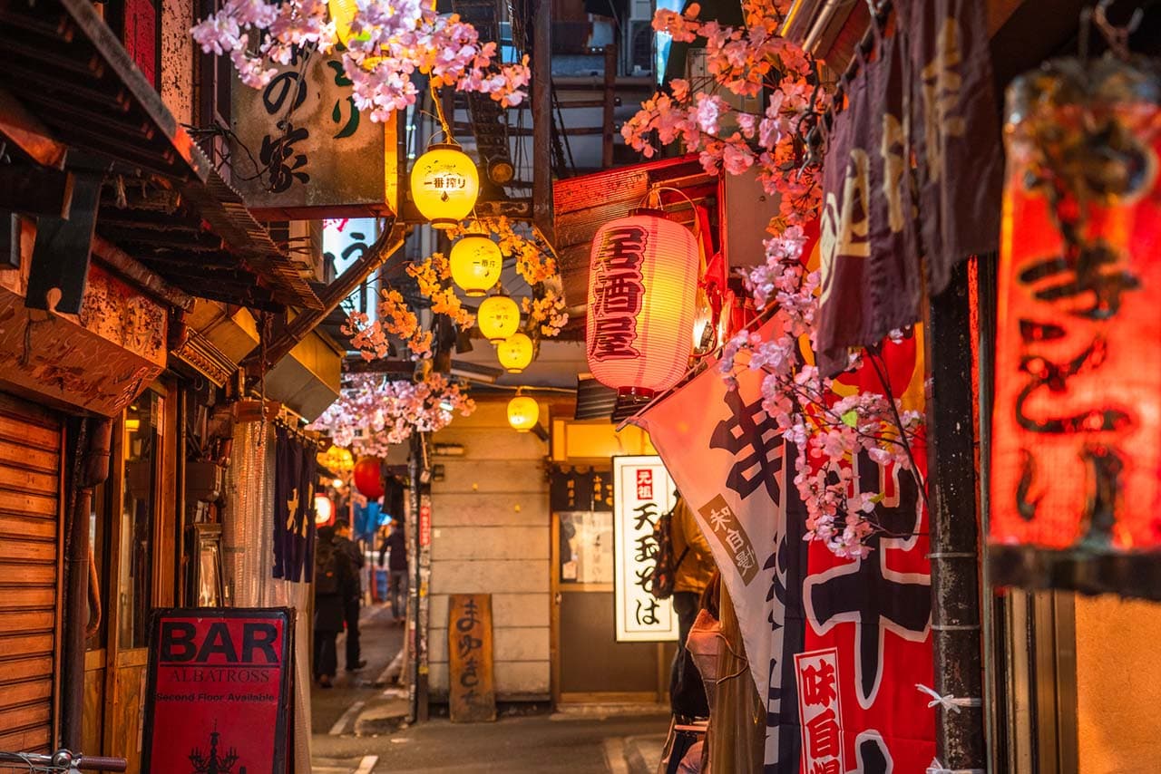 横丁の日(4月5日)|意味や由来・広報PRに活用するポイントと事例を紹介
