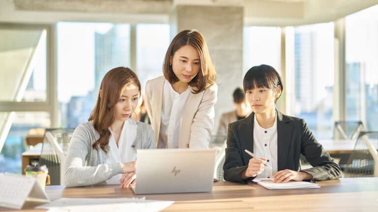 LinkedInとは?人事がビジネス特化型SNSを採用活動に活用する7つのポイントを紹介