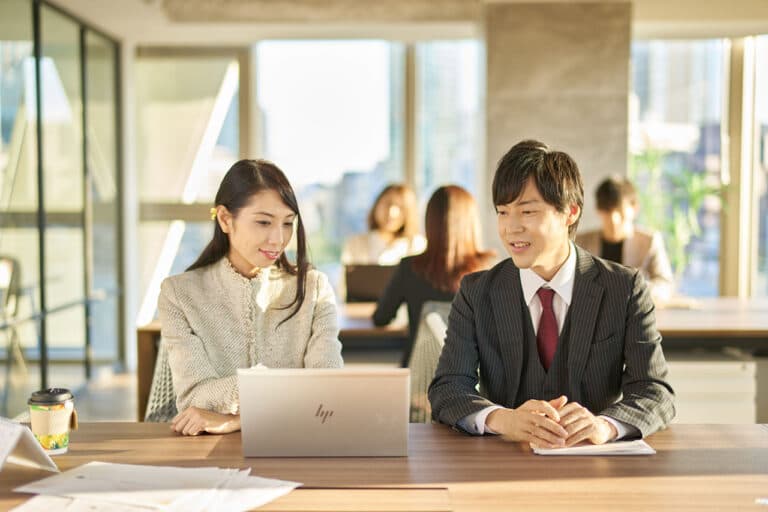 フィードバックとは?意味や目的、効果的なやり方・フレームワークを紹介