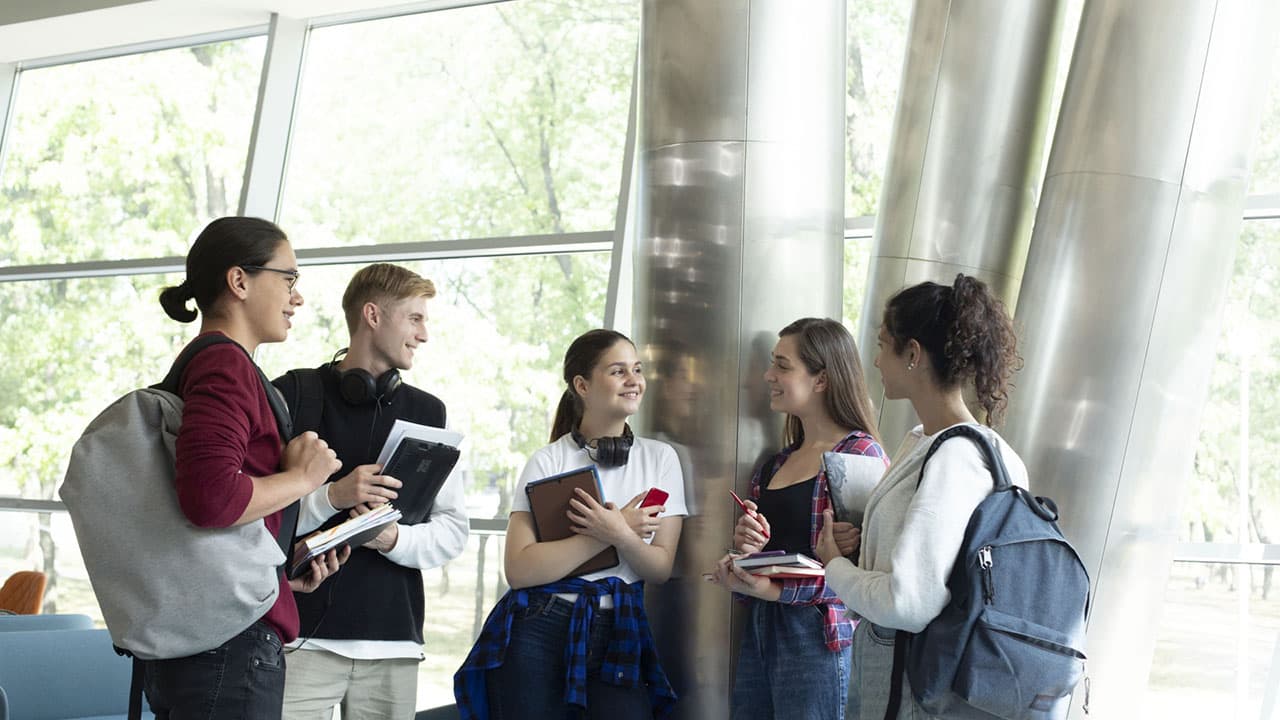 国際青少年デー(8月12日)|意味や由来・広報PRに活用するポイントと事例を紹介