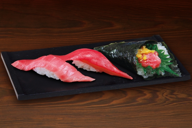 「本鮪お得盛り」600円(税別)中とろ・赤身・とろたく手巻き