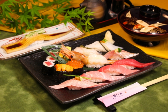 【京都河原町店限定】「京雅」4000円(税別)あぶりとろ・大とろ・中とろ・赤身・鉄火巻き・うに・いくら・ぼたん海老・あじ・平目昆布締め・いか・玉子・上穴子※大名椀付